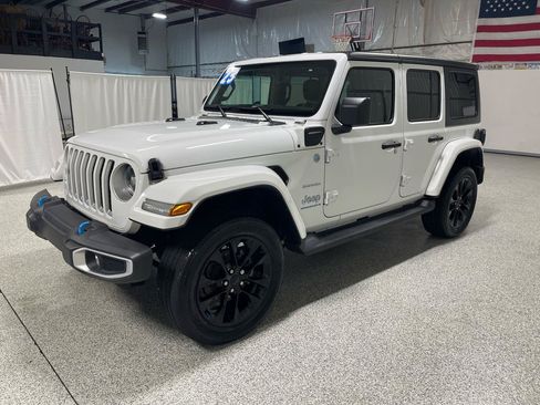 Used 2023 Jeep Wrangler Unlimited Sahara w/ Cold Weather Group AWD/4WD image 4
