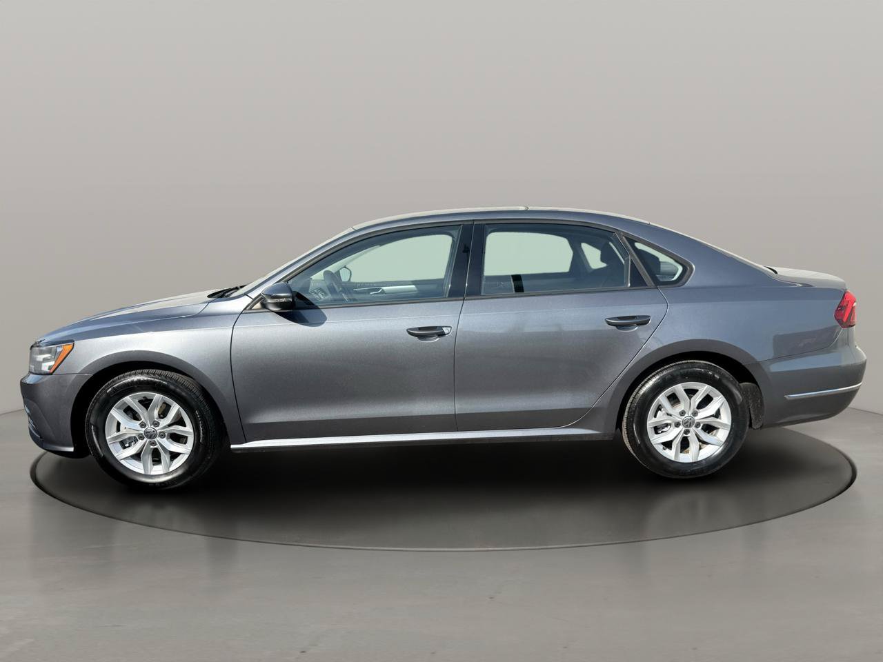 Used 2018 Volkswagen Passat 2.0T S w/ Driver Assistance Package FWD image 5