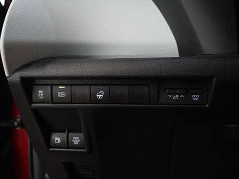 Used 2025 Toyota Sienna XSE FWD image 26