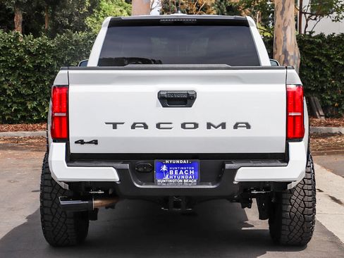Used 2025 Toyota Tacoma SR5 AWD/4WD image 7