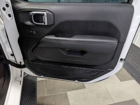 Used 2023 Jeep Wrangler Unlimited Sahara w/ Cold Weather Group image 25