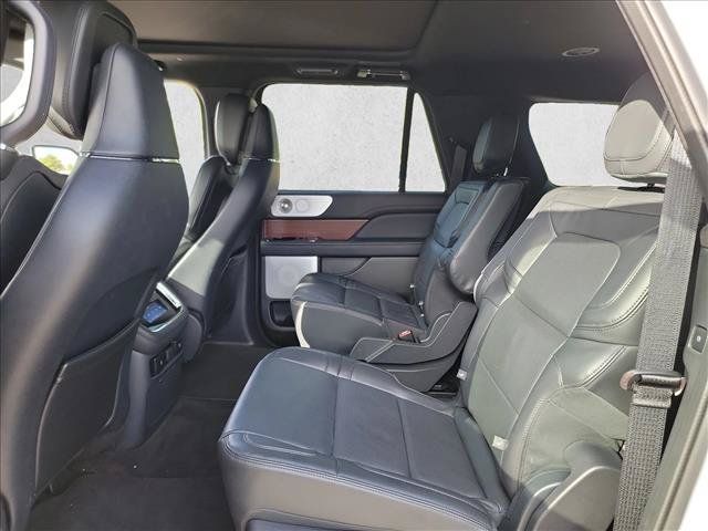Used 2023 Lincoln Navigator L Reserve AWD/4WD image 11