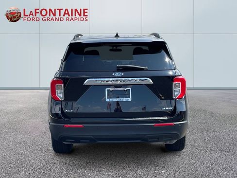 Used 2023 Ford Explorer XLT AWD/4WD image 6