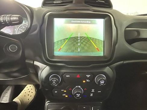 Used 2023 Jeep Renegade Latitude AWD/4WD image 24