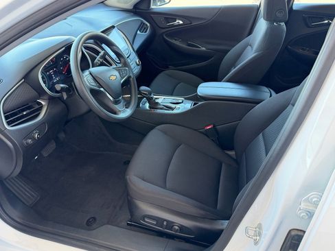 Used 2025 Chevrolet Malibu LT image 16