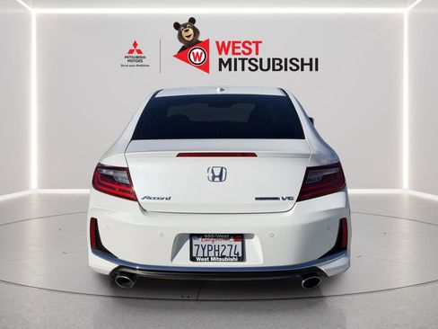 Used 2017 Honda Accord Touring image 4