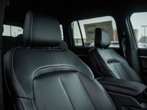 New 2025 Jeep Grand Cherokee Limited w/ Black Appearance Package image 12