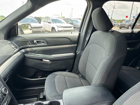 Used 2019 Ford Explorer XLT FWD image 15