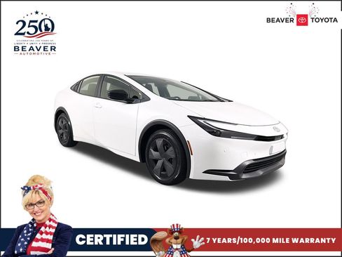 Used 2025 Toyota Prius LE FWD image 1