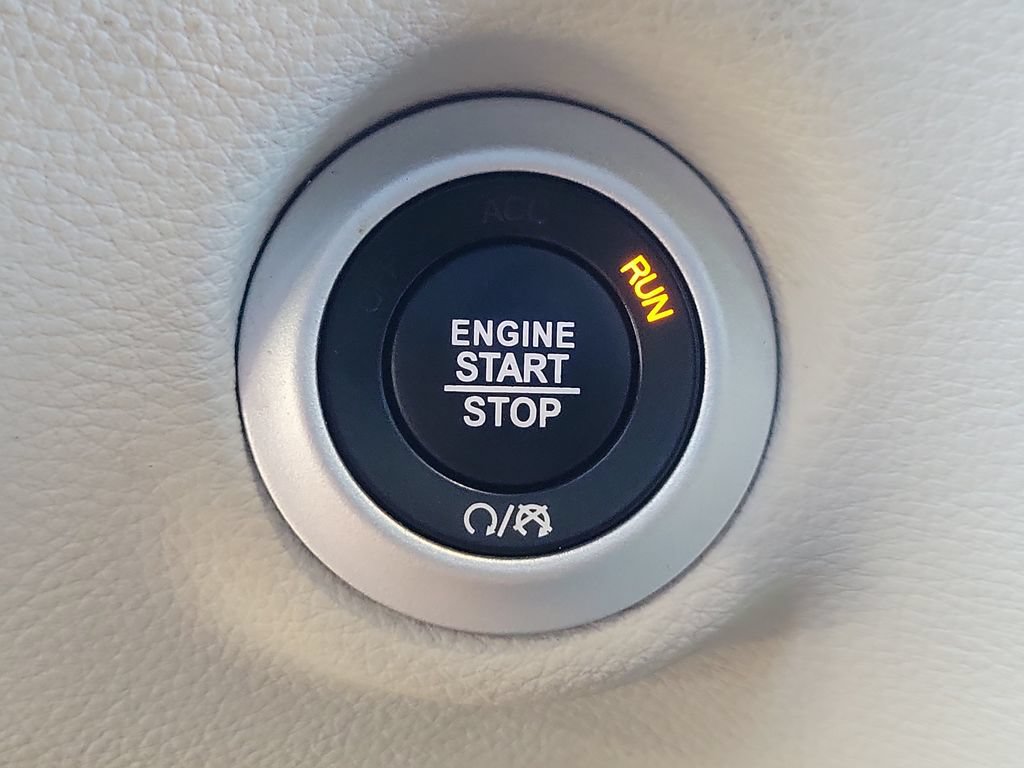 Used 2024 Chrysler Pacifica Limited FWD image 9