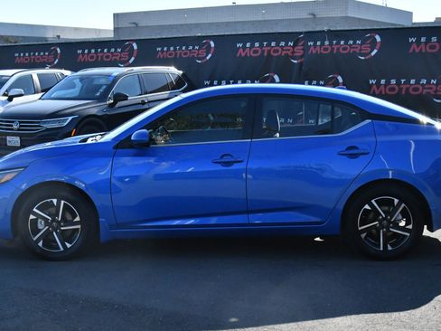 Used 2025 Nissan Sentra SV image 4