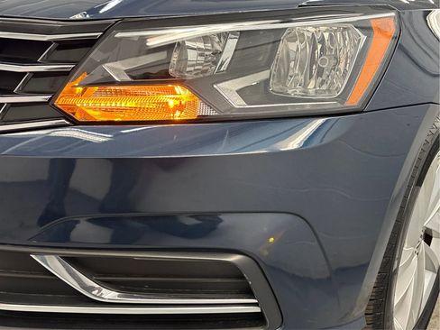 Used 2018 Volkswagen Passat 2.0T SE FWD image 31
