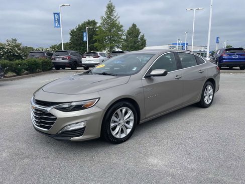 Used 2025 Chevrolet Malibu LT FWD image 3