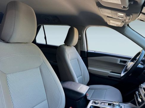 Used 2022 Ford Explorer XLT image 30
