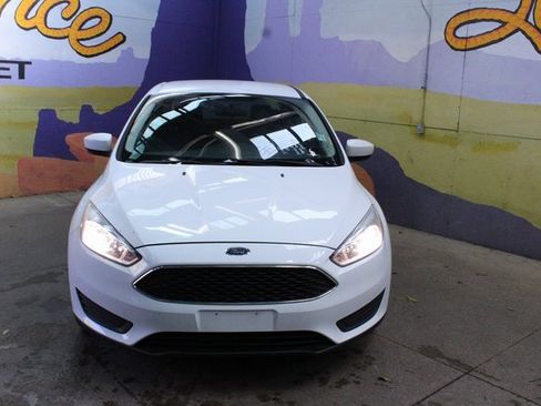 Used 2018 Ford Focus SE image 3