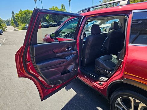 Used 2023 Subaru Ascent Touring AWD/4WD image 16