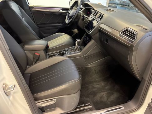 Certified 2023 Volkswagen Tiguan SE R-Line AWD/4WD image 10