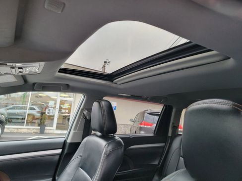 Used 2019 Toyota Highlander XLE image 23