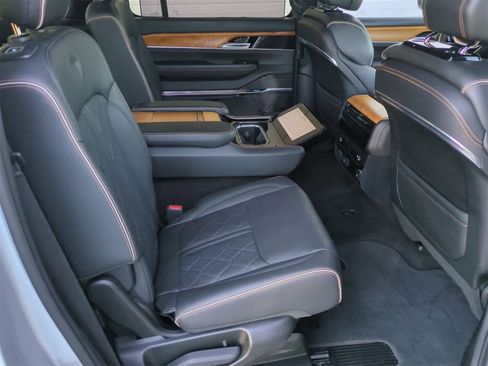 Used 2022 Jeep Grand Wagoneer Series III image 20