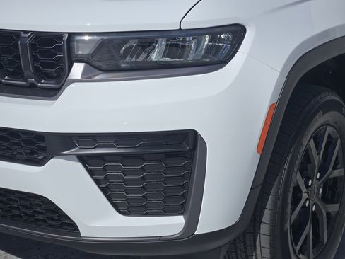 New 2026 Jeep Grand Cherokee Altitude image 6