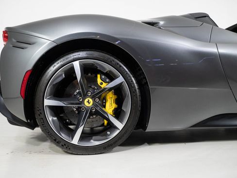 Used 2022 Ferrari SF90 Spider image 16