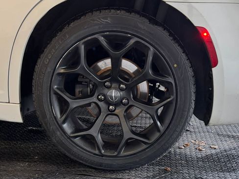 Used 2019 Chrysler 300 S RWD image 8