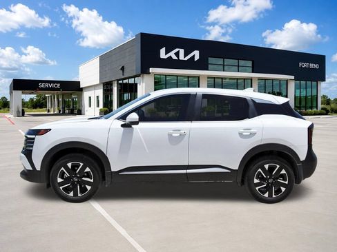 Used 2025 Nissan Kicks SV AWD/4WD image 8