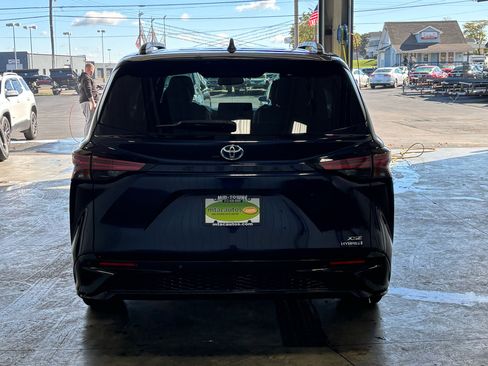 Used 2021 Toyota Sienna XSE image 20