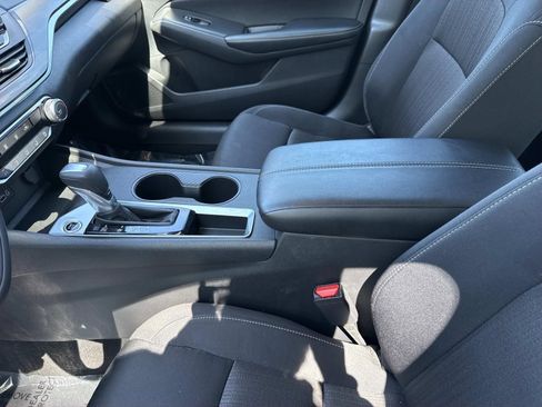 Used 2025 Nissan Altima 2.5 SV FWD image 21