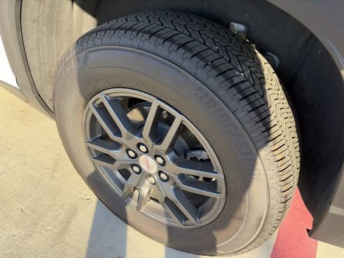 Used 2025 GMC Acadia Elevation image 8