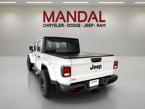 Used 2022 Jeep Gladiator Sport image 8
