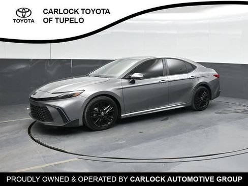 Used 2025 Toyota Camry SE w/ Convenience Package FWD image 9