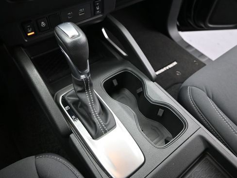 Used 2024 Nissan Frontier SV image 18