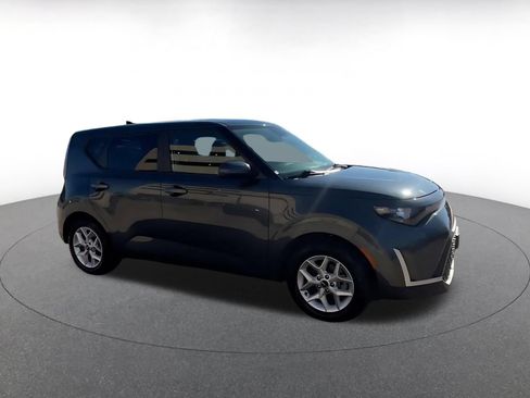 Used 2025 Kia Soul LX w/ LX Technology Package FWD image 2