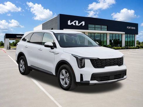 Certified 2025 Kia Sorento LX FWD image 3