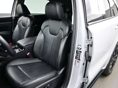 Used 2023 Kia Sorento SX FWD image 12
