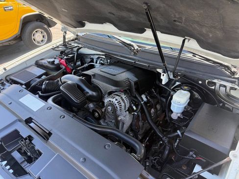 Used 2012 Chevrolet Avalanche LTZ AWD/4WD image 13