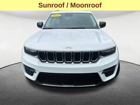 Used 2023 Jeep Grand Cherokee Laredo w/ Luxury Tech Group I AWD/4WD image 4