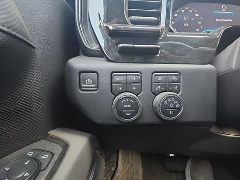 Used 2025 Chevrolet Silverado 1500 ZR2 w/ Technology Package image 15