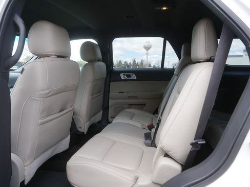 Used 2015 Ford Explorer XLT w/ Equipment Group 202A AWD/4WD image 10