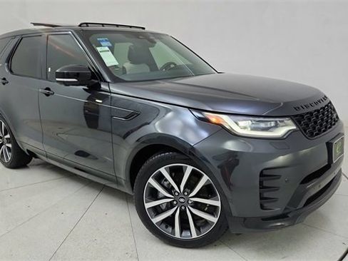 Used 2024 Land Rover Discovery Dynamic SE image 1