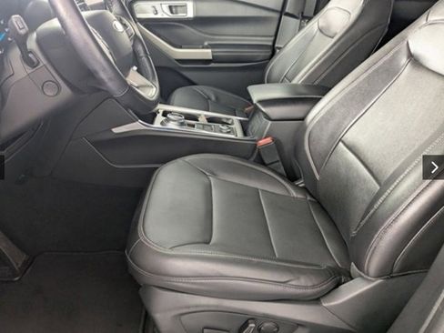 Used 2023 Ford Explorer Limited w/ Equipment Group 301A image 3