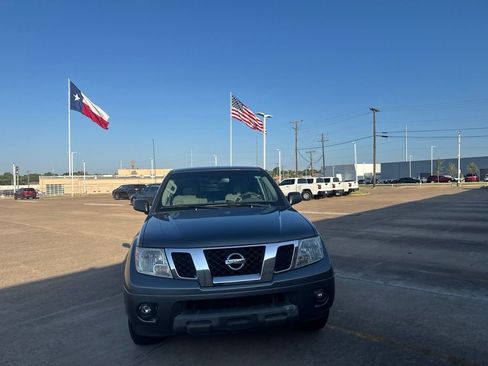 Used 2019 Nissan Frontier SV w/ Value Truck Package RWD image 4