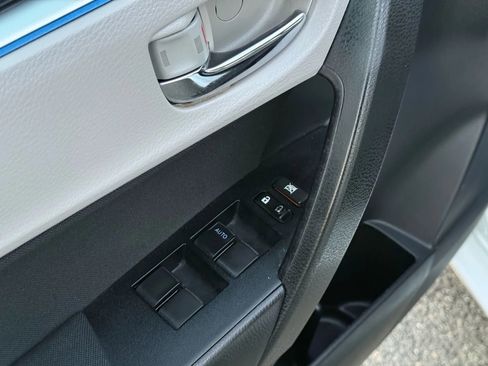 Used 2016 Toyota Corolla LE image 15