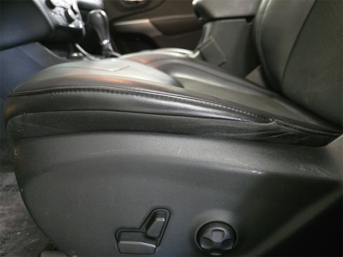 Used 2019 Jeep Cherokee Latitude Plus w/ Cold Weather Group image 31