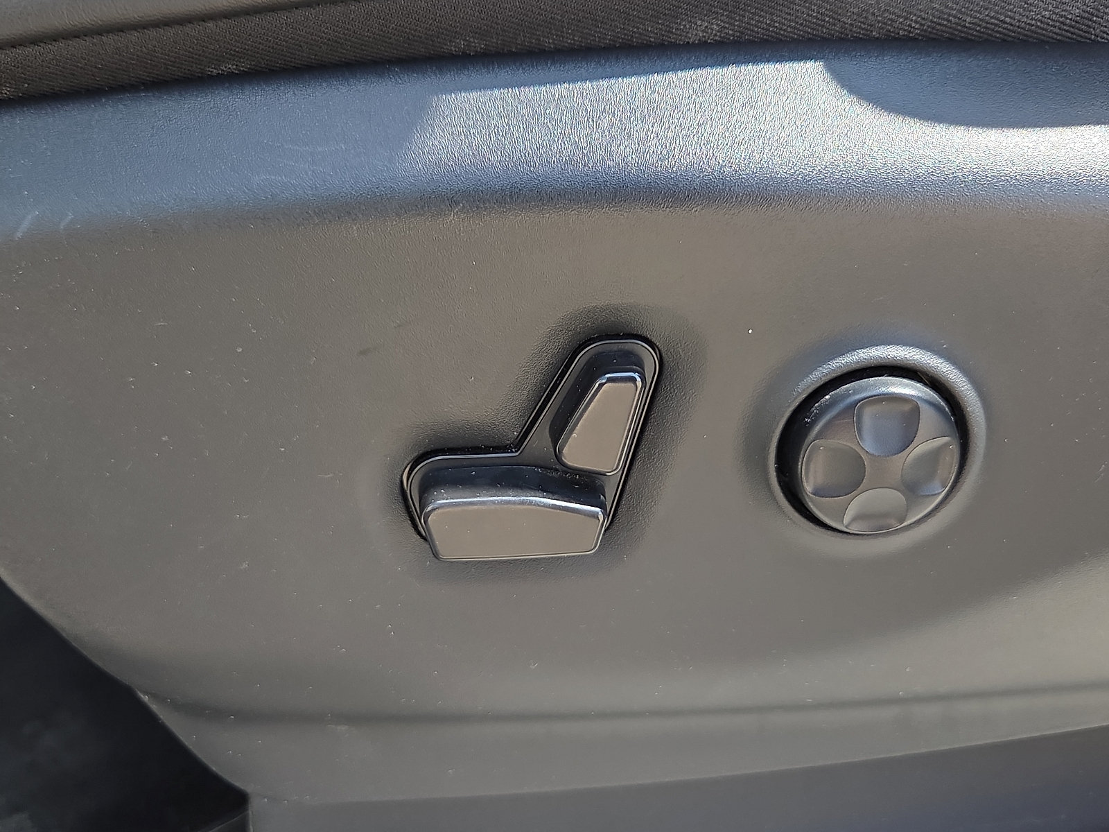 Used 2023 Chrysler Pacifica Touring-L FWD image 9