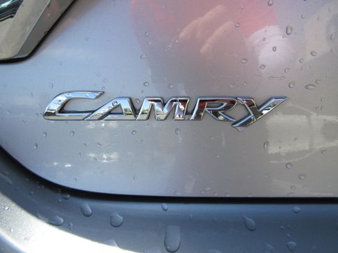 Used 2017 Toyota Camry LE FWD image 8