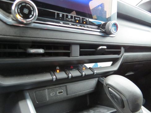 Used 2024 Chevrolet Colorado W/T w/ Safety Package image 18