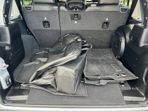 Used 2022 Jeep Wrangler Unlimited Rubicon w/ Trailer Tow Package image 21