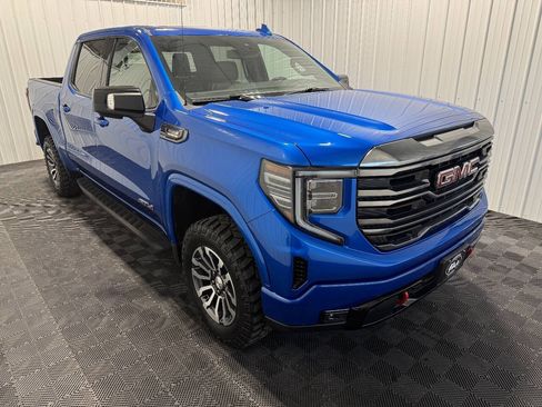 Used 2022 GMC Sierra 1500 AT4 w/ AT4 Preferred Package AWD/4WD image 2